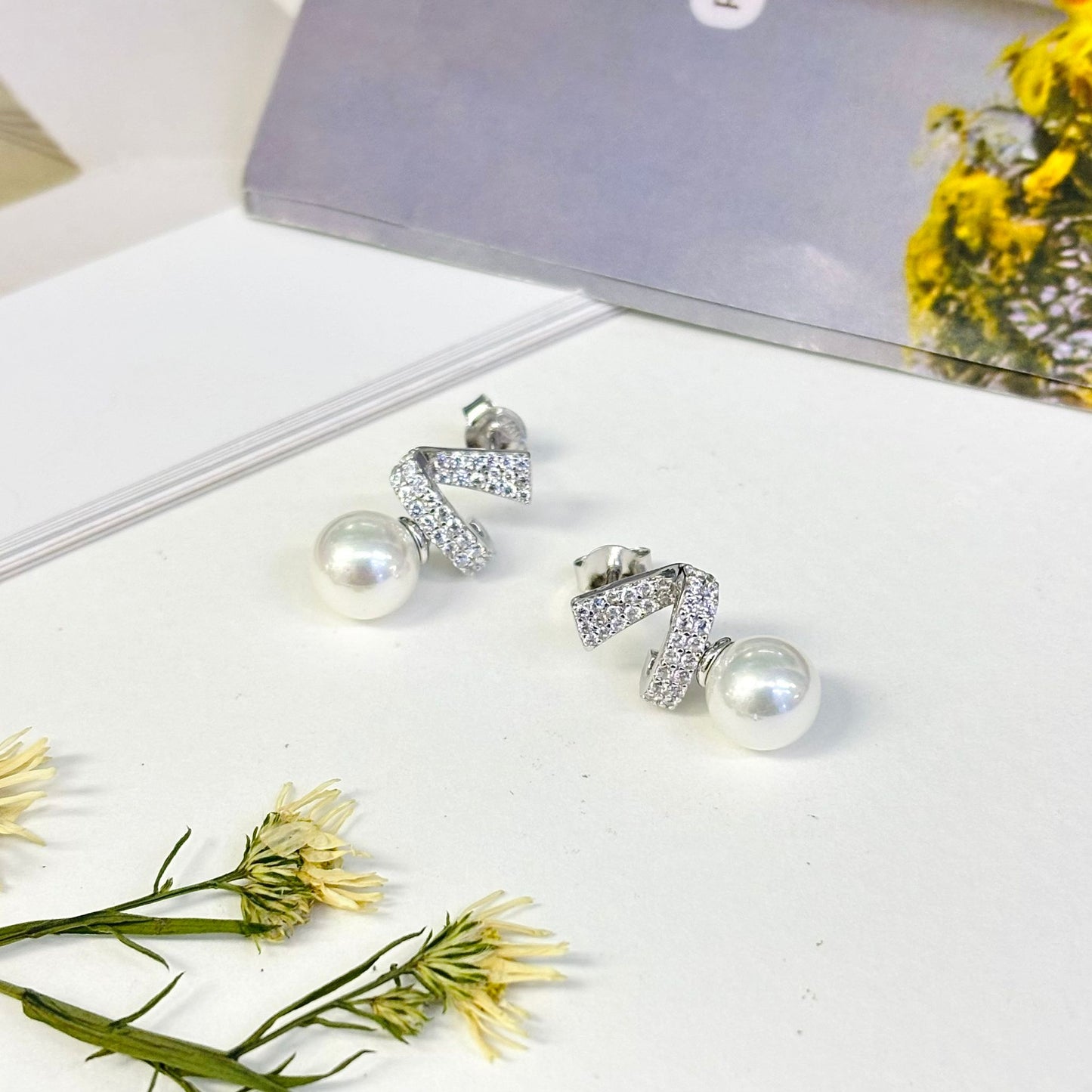 Sterling Silver Earring Shell Pearl with Cubic Zirconia