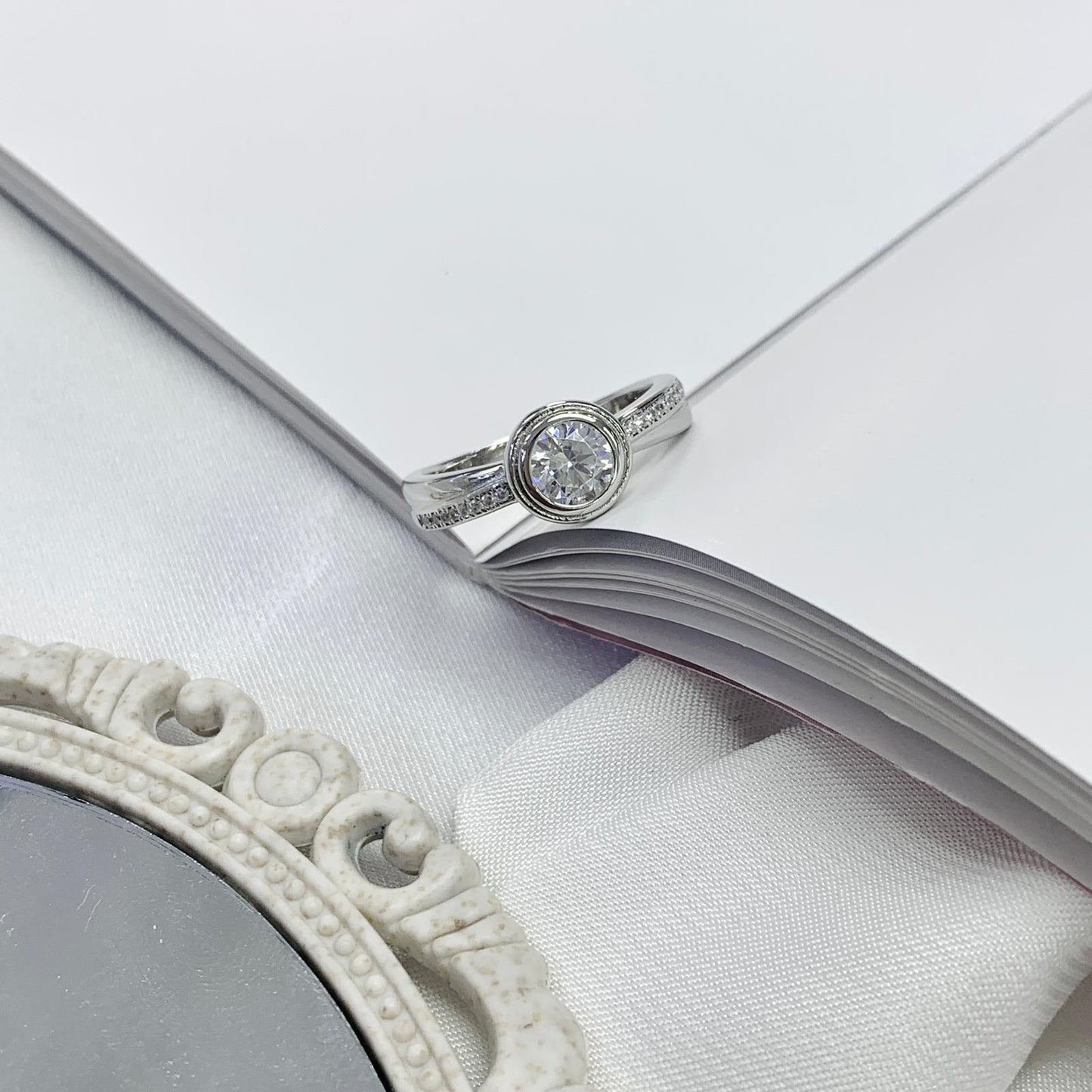 Sterling Silver Ring With Circle White in CZ Size 9MM.
